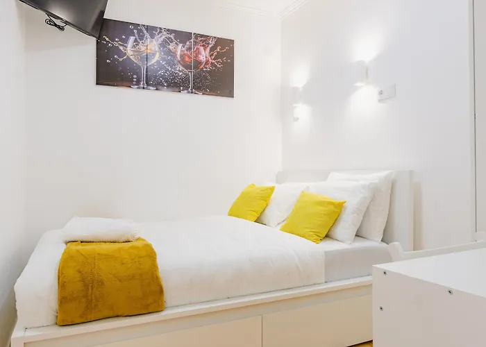 - Bairro Alto Centro Historico * Lisboa