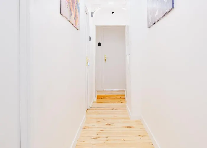 - Bairro Alto Centro Historico * Lisbona